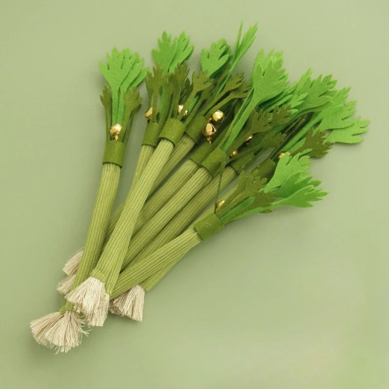 2Pcs Interactive Cat Chew Toy Natural Silver Vine Stick Squeaky Celery Kitten Game Toy Bite-Resistant Teeth Cleaning Cat Toy